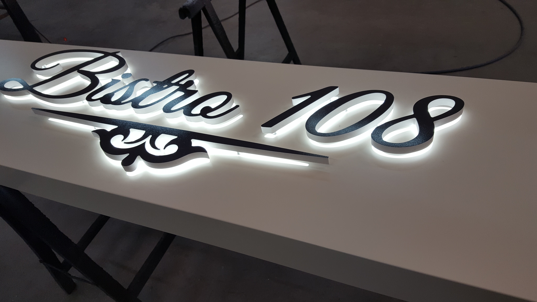 enseigne bistro 108